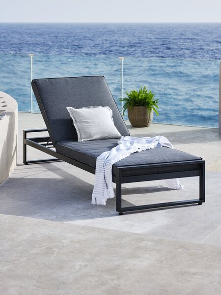 Chaise longue de luxe avec coussins – Confortable & résistante aux intempéries